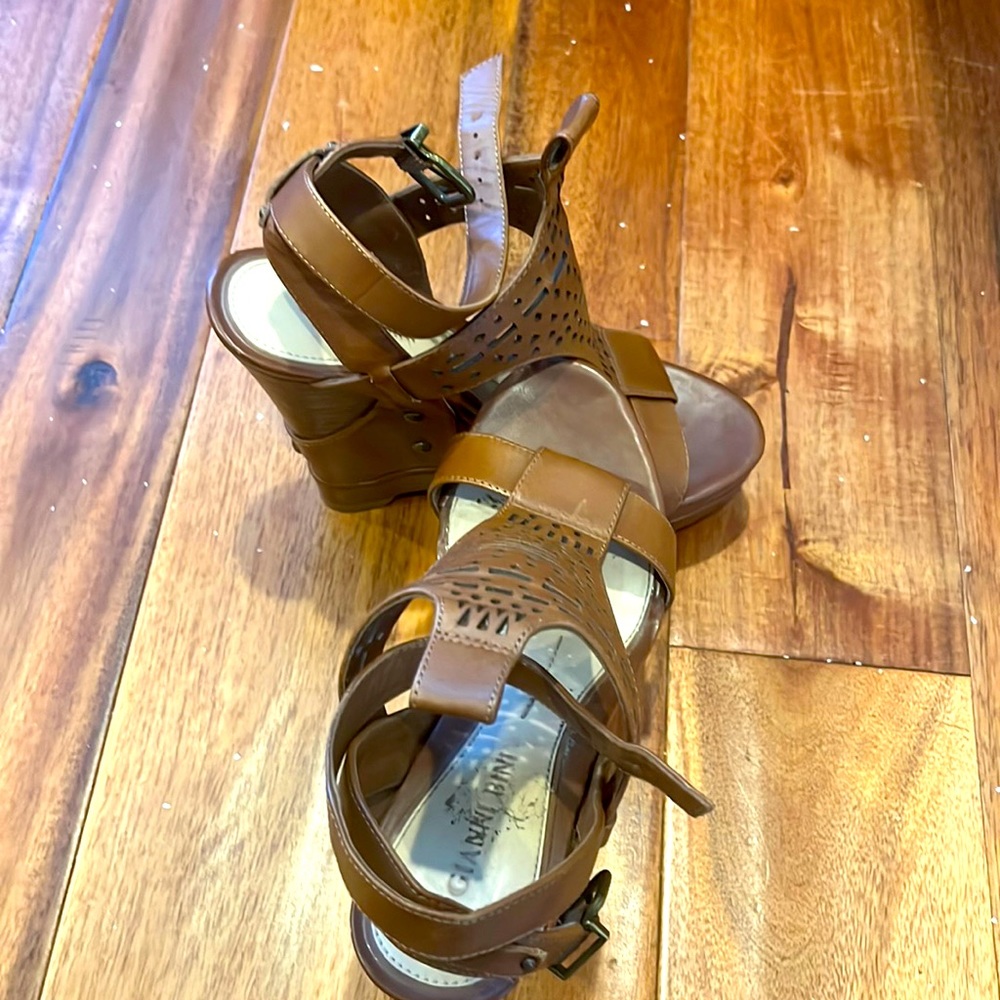 Women’s Gianni Bini Brown Wedges